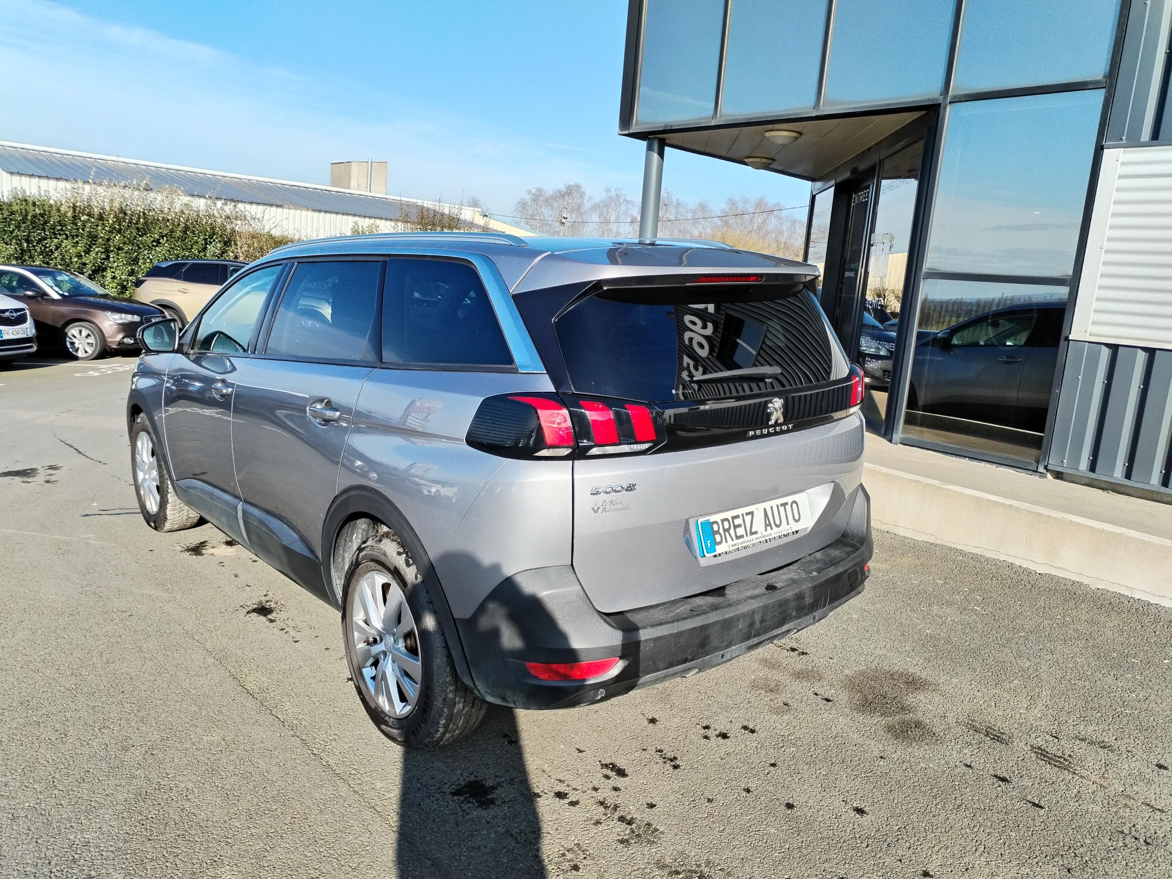 PEUGEOT         5008 II